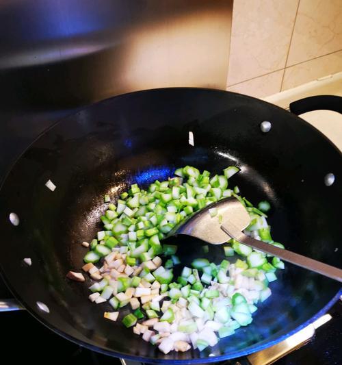 粥水菜心浸牛肉的做法（健康美味的营养佳肴）
