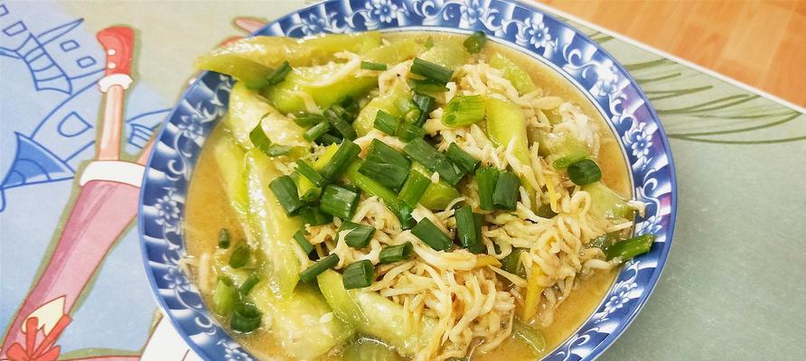 菜花与银鱼的美味搭配（以至爱菲菜花抄银鱼仔的做法）