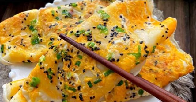 健康美味，早晨的必备——早餐鸡蛋饼（以健康为出发点，以美味为归宿，让你在早晨享受美好生活）