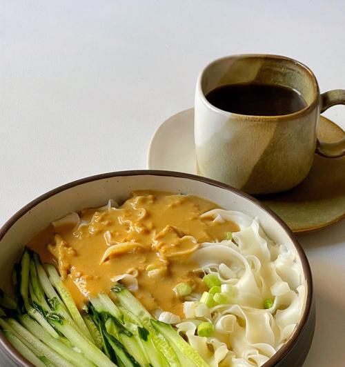 早餐捞面的完美做法（自制鲜美健康，一口咬下温暖全身）