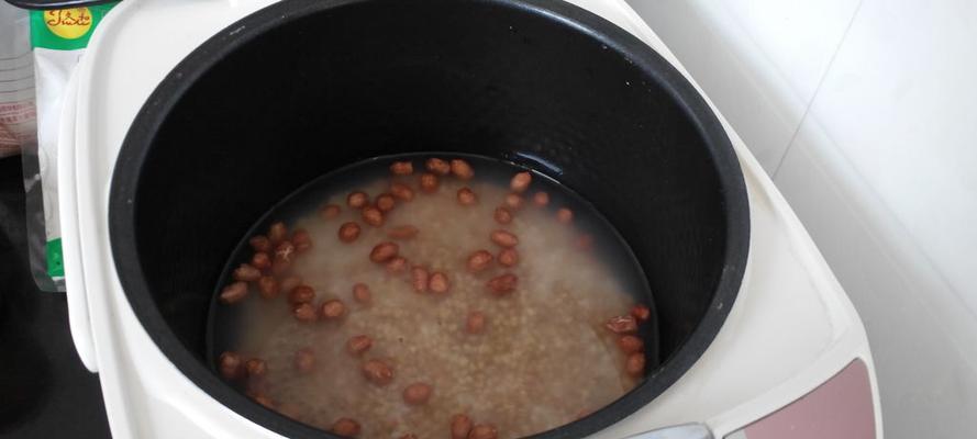 健康早餐，尝试以杂粮红薯粥为主题的做法（丰富口感的营养美食，从早餐开始照顾健康）