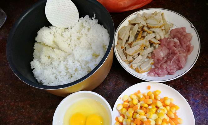 一道美味又营养的娃娃菜豌豆玉米蛋炒饭（用新鲜食材打造的健康早餐）