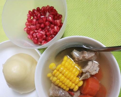 家常美食——玉米大骨头汤（营养丰富，健康美味的汤品）
