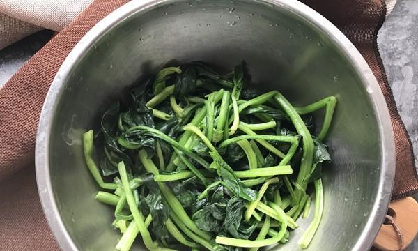 玉米菠菜丸子汤的做法（健康营养，简单易学）