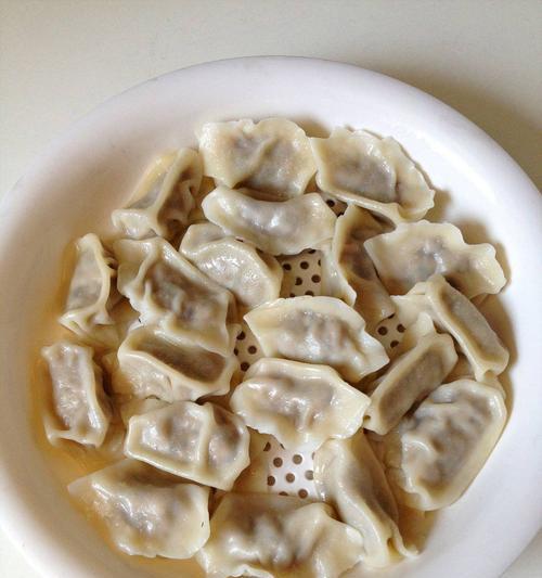 美味健康的玉米香菇胡萝卜肉馅饺（自制饺子皮，让你吃到健康与幸福）