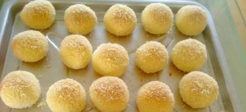 椰蓉酥球的制作方法（让你轻松做出美味可口的饼干）