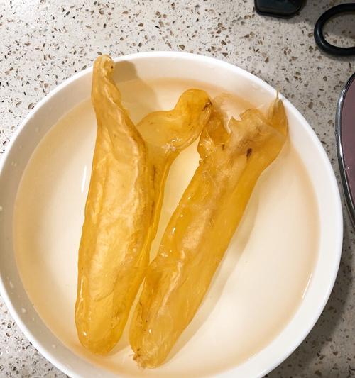 以药炖智利花胶鸡汤，滋补好食品（滋润肌肤，调理身体，药食同源）