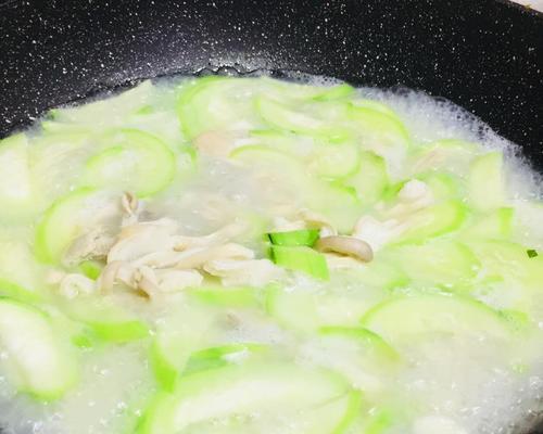 瑶柱丝瓜汤的做法（营养美味，清热解暑）