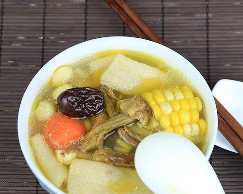 以瑶柱炖鸡汤，暖心暖胃（瑶柱的营养与做法，让你在秋季温暖美味的享用。）