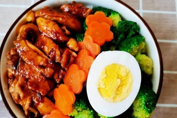 如何制作美味的塩麹鸡腿饭（掌握麹菌之力，轻松做出鲜嫩可口的鸡肉饭）