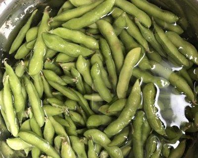盐水五香毛豆的制作方法（让你一口一个的美味小吃）