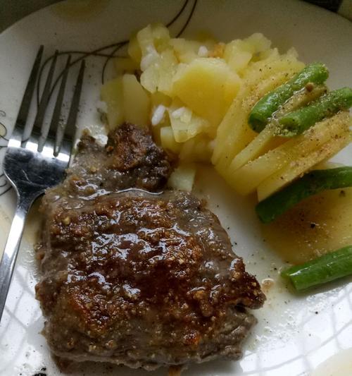 心形牛排的制作方法（让你爱上厨房的浪漫料理）