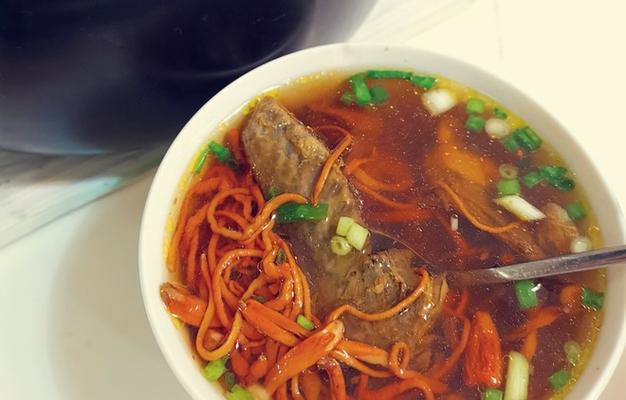 烹饪出心灵鸡汤——让心灵温暖的几种做法（用美食滋养心灵，让内心更加强大，化压力为力量）