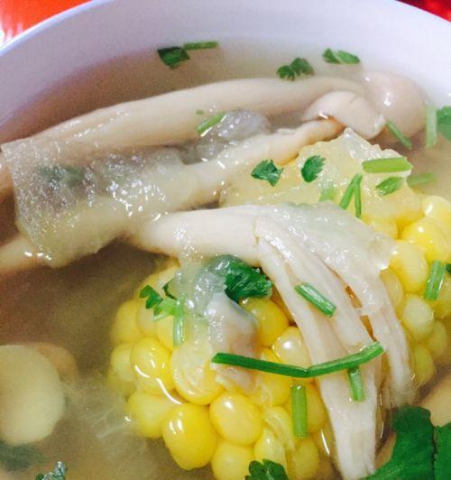 蟹味菇鸡蛋汤的做法（一份清爽美味，暖心暖胃的家常菜）