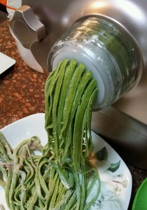 校园食谱（清爽营养又美味，健康的大学生必备餐点）