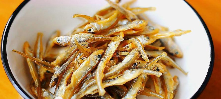 手工小鱼贴馍的制作方法（掌握关键步骤，做出口感鲜美的小鱼贴馍）