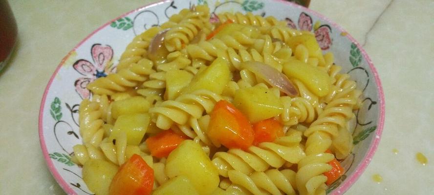 美味可口，以小鱼丝通心粉为主的做法（炒出香气，料多实惠的家常美食）