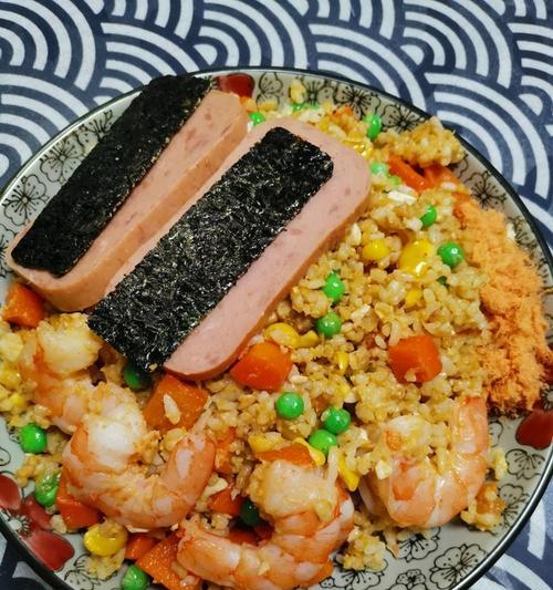 小鱼干炒饭，让你回味无穷（手把手教你做小鱼干炒饭，清香美味任你品）