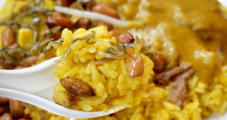 小鱼干炒饭，让你回味无穷（手把手教你做小鱼干炒饭，清香美味任你品）