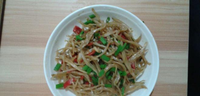 小银鱼，营养丰富的珍贵食材；炒鸡蛋，简单易学的入门菜肴（小银鱼，营养丰富的珍贵食材；炒鸡蛋，简单易学的入门菜肴）