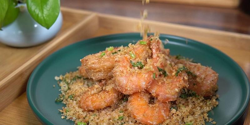 香酥面包屑炒虾仁的制作方法（学会制作美味可口的香酥面包屑炒虾仁）