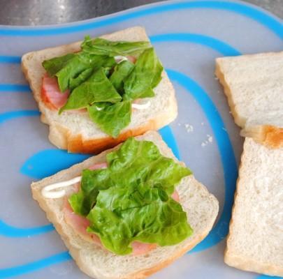 香蕉火腿三明治的制作方法（简单又美味的自制三明治，让你轻松享受健康早餐）