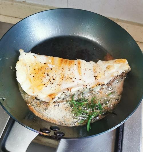如何用香煎方作美味的新西兰银鳕鱼（简单易学的银鳕鱼烹饪方法，让您轻松享受美味佳肴）