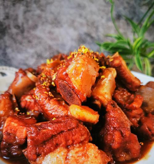 学会以香煎小排骨的烹饪方法（简单易学，美味可口的家常菜）