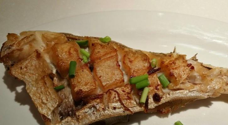 香煎沙丘鱼的做法（轻松学会，健康美味）