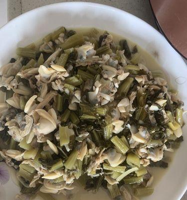 鲜香蛤蜊杂炊（用时鲜虾和新鲜杂菜打造一道美味的家常菜）