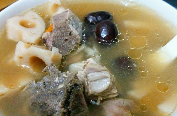 鲜土茯苓猪骨汤的制作方法（让你轻松做出美味营养的猪骨汤）