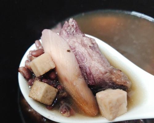 鲜土茯苓猪骨汤的制作方法（让你轻松做出美味营养的猪骨汤）