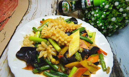 鲜蔬炒鱿鱼，营养美味又健康（清爽口感）