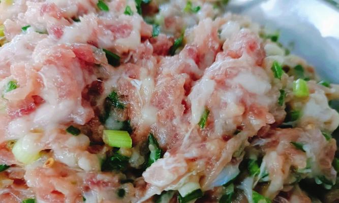美味鲜肉蛤蜊饺的制作（传统技艺展示出的美食）