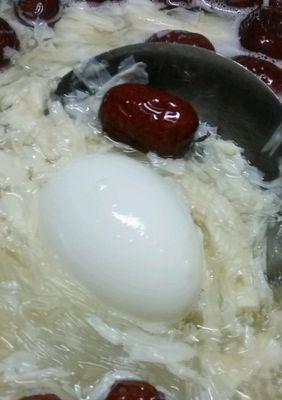 鲜嫩糖水鸡蛋的制作方法（一次成功的秘诀）