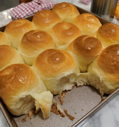 以鲜奶油小面包一次性发酵的制作方法（健康美味的家常小面包/鲜奶油制作小面包的步骤详解）