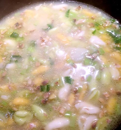 鲜美面条鱼汤的制作方法（做出口感细腻、香味浓郁的美食佳品）