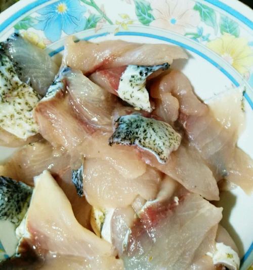 以鲜溜鱼片为主的美食制作（用最新鲜的食材制作健康美味）