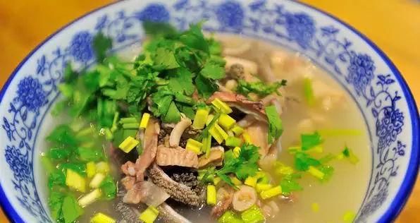 美味鲜菌羊杂汤的制作方法（健康营养的美味汤品）