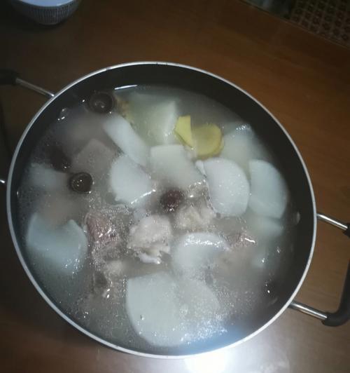 喝上一碗鲜桂圆羊排汤，温暖一整个冬季（寒冬必备的美味佳肴）