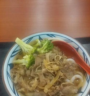 鲜菇牛肉炒乌龙面，轻松做出美味佳肴（15个步骤教你做出口感的鲜菇牛肉炒乌龙面）