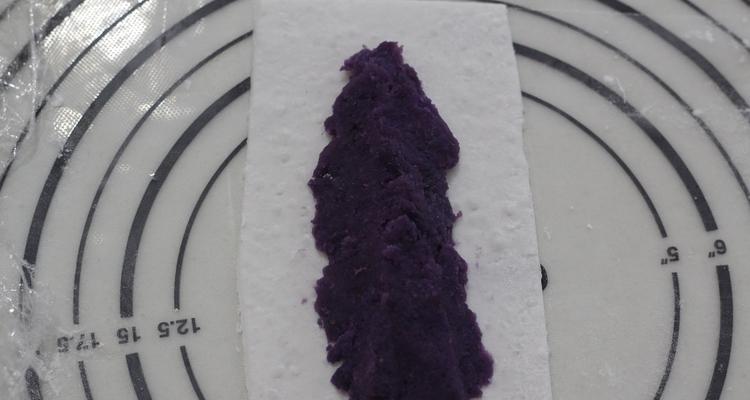 以西米紫薯水晶卷的做法（手把手教你制作美味又健康的甜点）
