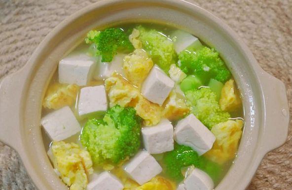 健康美味，营养丰富的以西兰花虾仁豆腐汤（一碗汤）