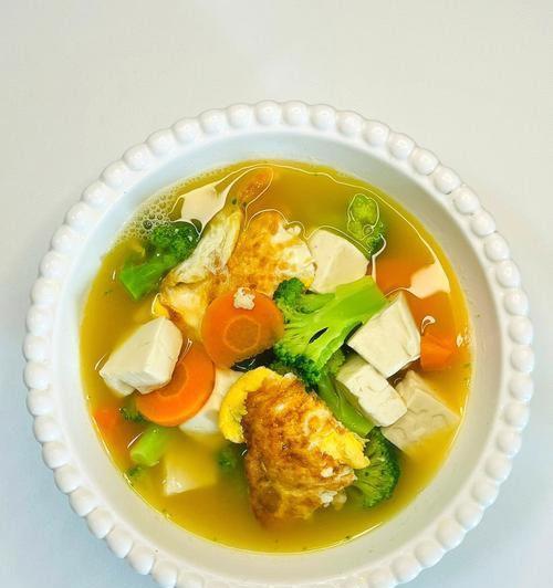 一碗温暖的家常汤——以西兰花火腿蛋汤的做法（轻松做汤）