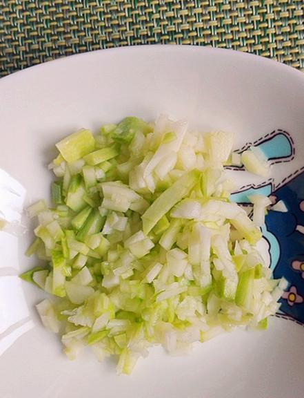 家常美食——以西葫芦面条汤（清爽可口）