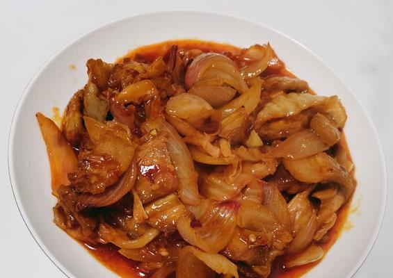 五花肉炒辣白菜的制作方法（健康美味的家常菜）