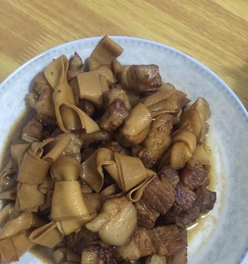 五花肉白菜干豆腐煲的做法（家常美食的制作方法）