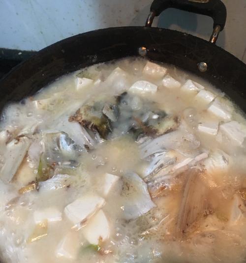 五彩豆腐汤的做法（用七种蔬菜打造健康美味的家常汤）