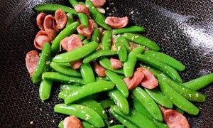 甜豆炒腊肉（美味又健康的家常菜）