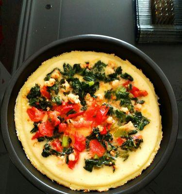 用自制田园蔬菜香肠打造美味披萨（15个步骤教你轻松制作口感丰富的披萨）